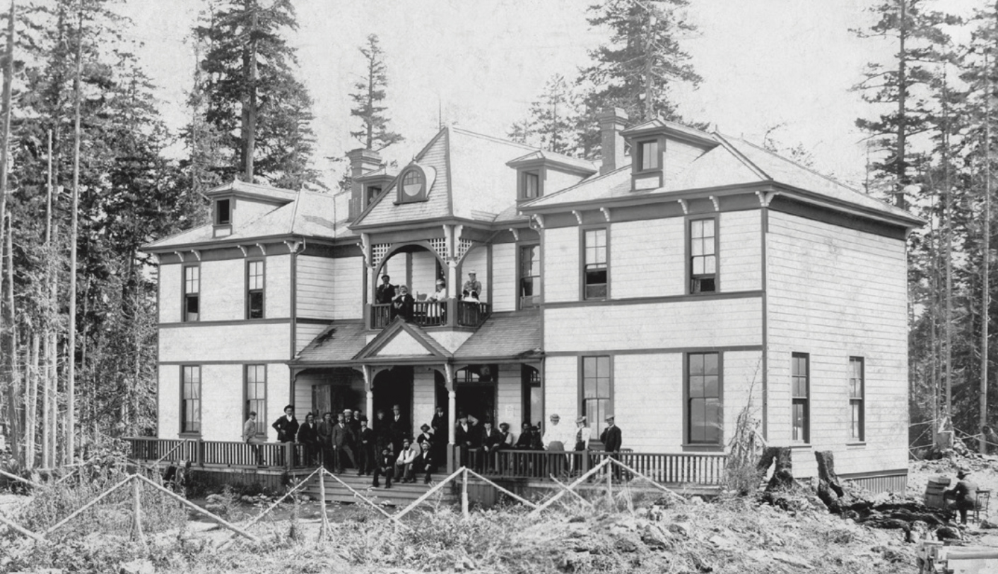 Marble Bay Hotel, built in 1898. Photo by The Texada Island Museum & Archives. 